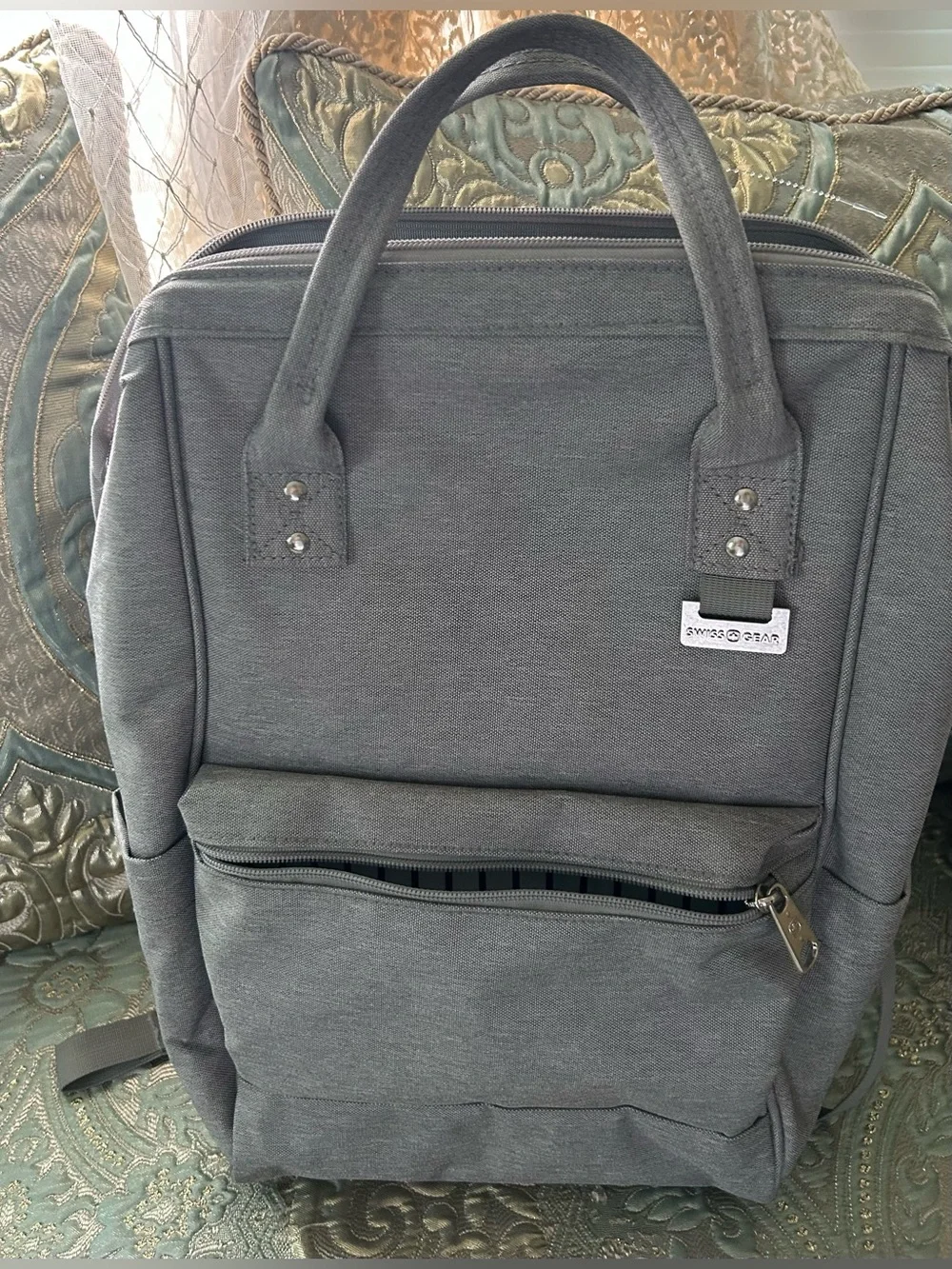 SwissGear 3576 Artz Laptop Backpack in light grey
